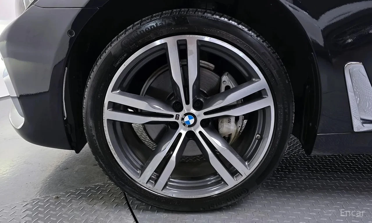 BMW 740 * 740Li xDrive M Sport Package* АВТОКРЕДИТ* , снимка 5 - Автомобили и джипове - 56097368