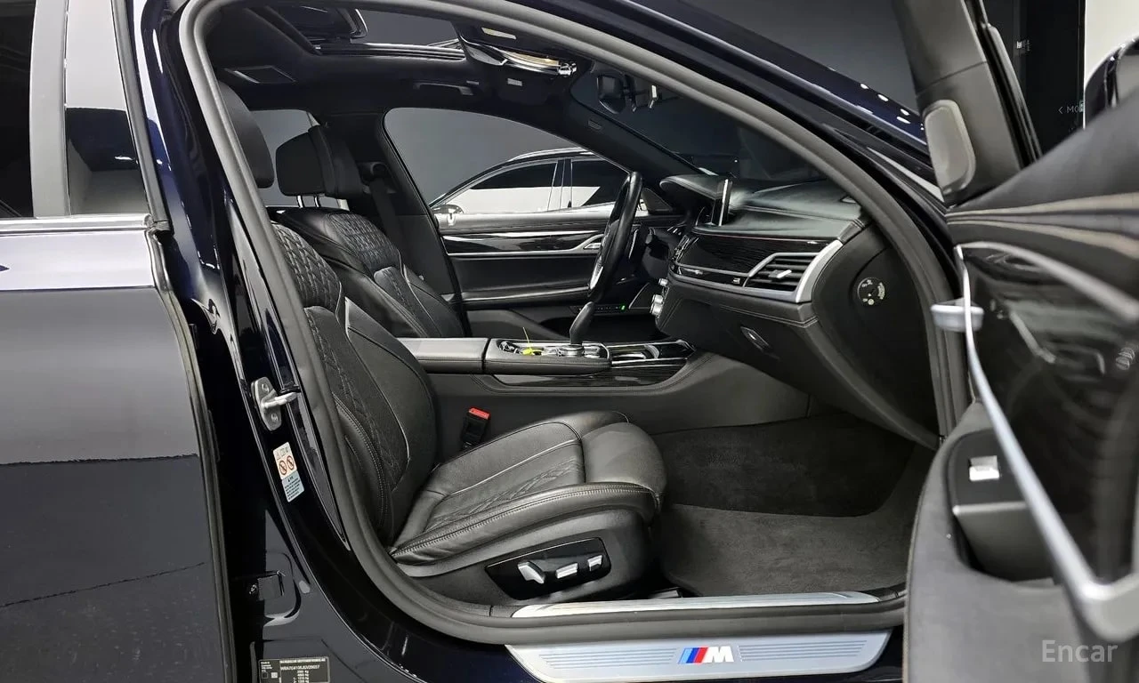 BMW 740 * 740Li xDrive M Sport Package* АВТОКРЕДИТ* , снимка 10 - Автомобили и джипове - 56097368