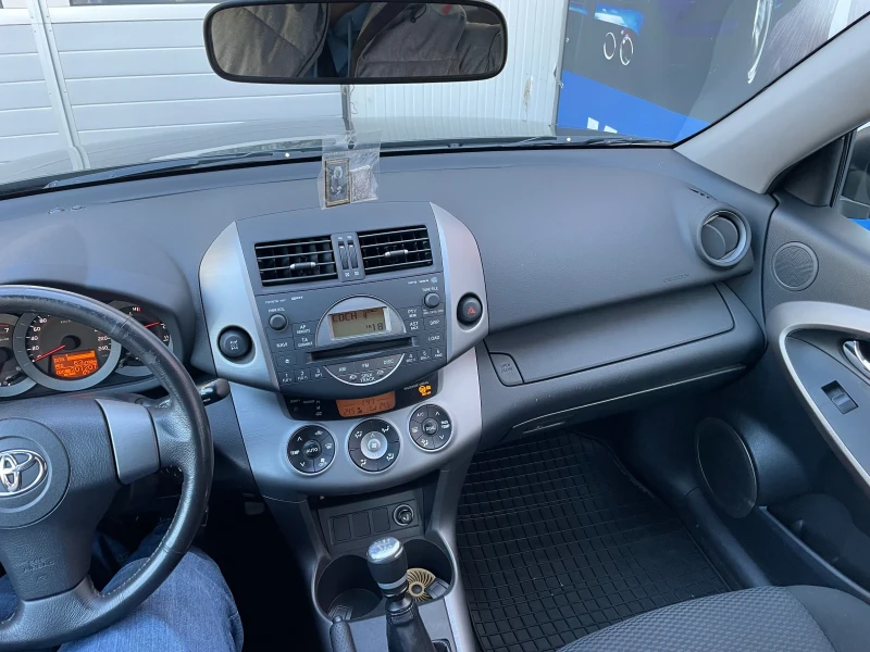 Toyota Rav4, снимка 15 - Автомобили и джипове - 48573169