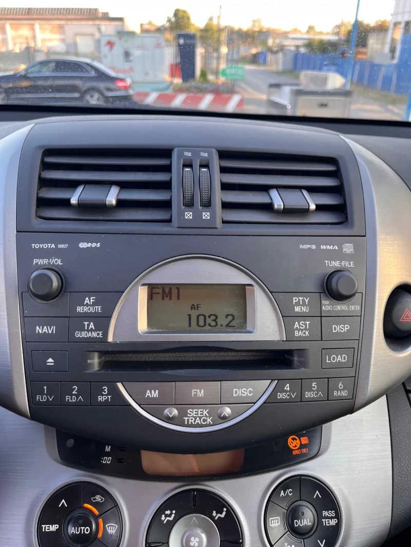 Toyota Rav4, снимка 10 - Автомобили и джипове - 52283009