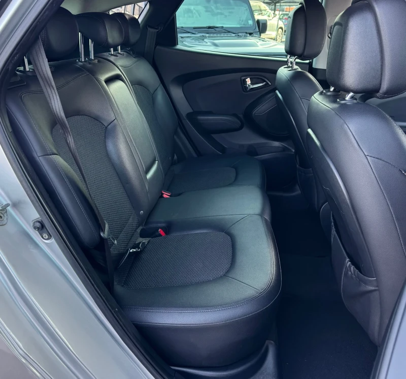 Hyundai IX35 2.0 CRDI-184kc, снимка 12 - Автомобили и джипове - 52616100