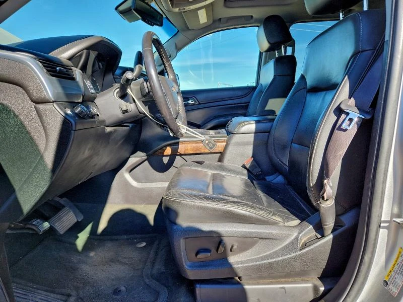 Chevrolet Suburban 5.3L 8 4x4 w/Rear Wheel Drv, снимка 10 - Автомобили и джипове - 53166971