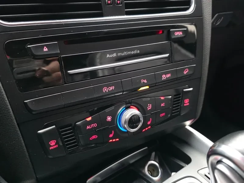 Audi Q5 2.0 TDI Quattro - САМО 30% АВАНС, снимка 17 - Автомобили и джипове - 56007916