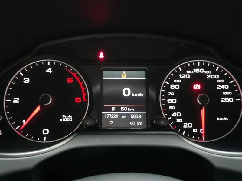 Audi Q5 2.0 TDI Quattro - САМО 30% АВАНС, снимка 8 - Автомобили и джипове - 56007916