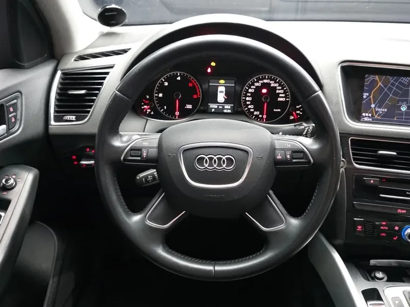 Audi Q5 2.0 TDI Quattro - САМО 30% АВАНС, снимка 13 - Автомобили и джипове - 56007916