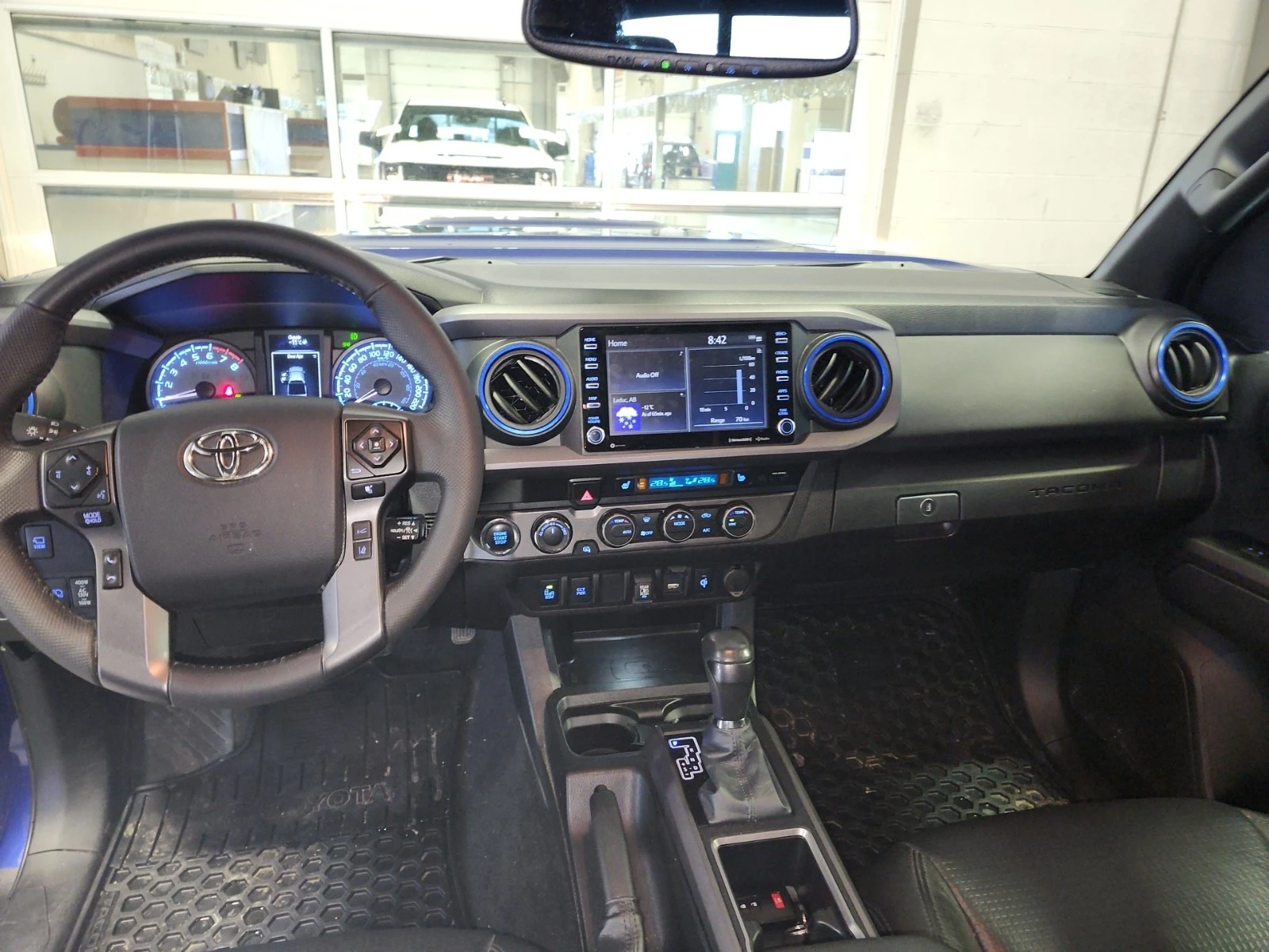 Toyota Tacoma * NIGHTSHADE CREW CAB SHORT BED* Aвтокредит* CarFa - изображение 10