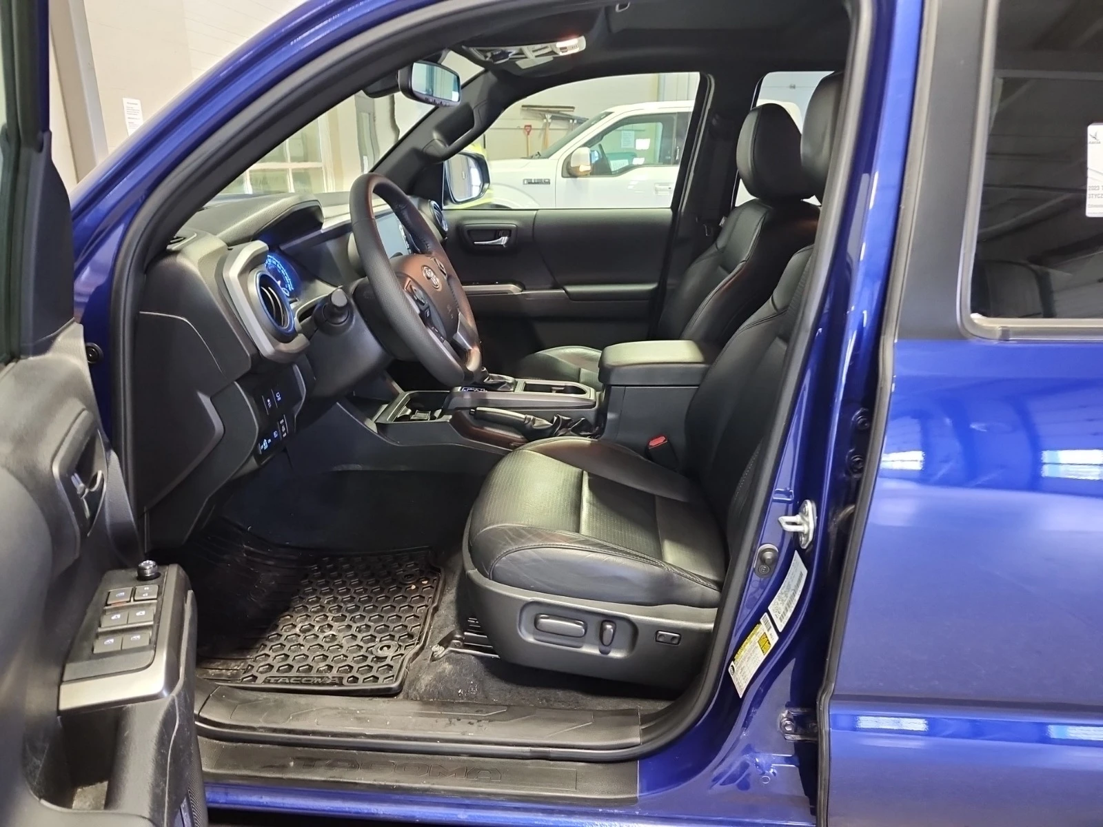 Toyota Tacoma * NIGHTSHADE CREW CAB SHORT BED* Aвтокредит* CarFa - изображение 9