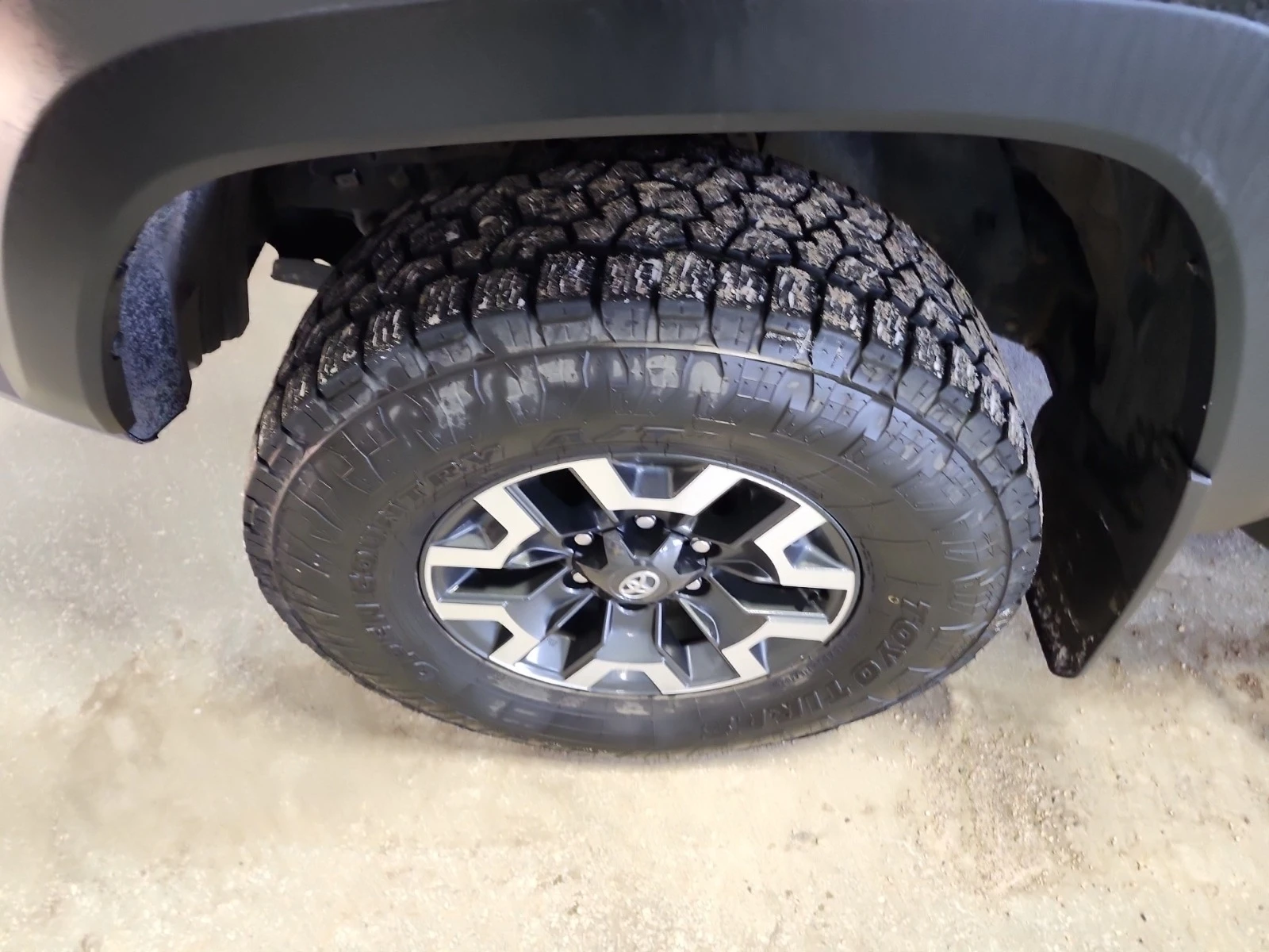 Toyota Tacoma * NIGHTSHADE CREW CAB SHORT BED* Aвтокредит* CarFa, снимка 16 - Автомобили и джипове - 53736973