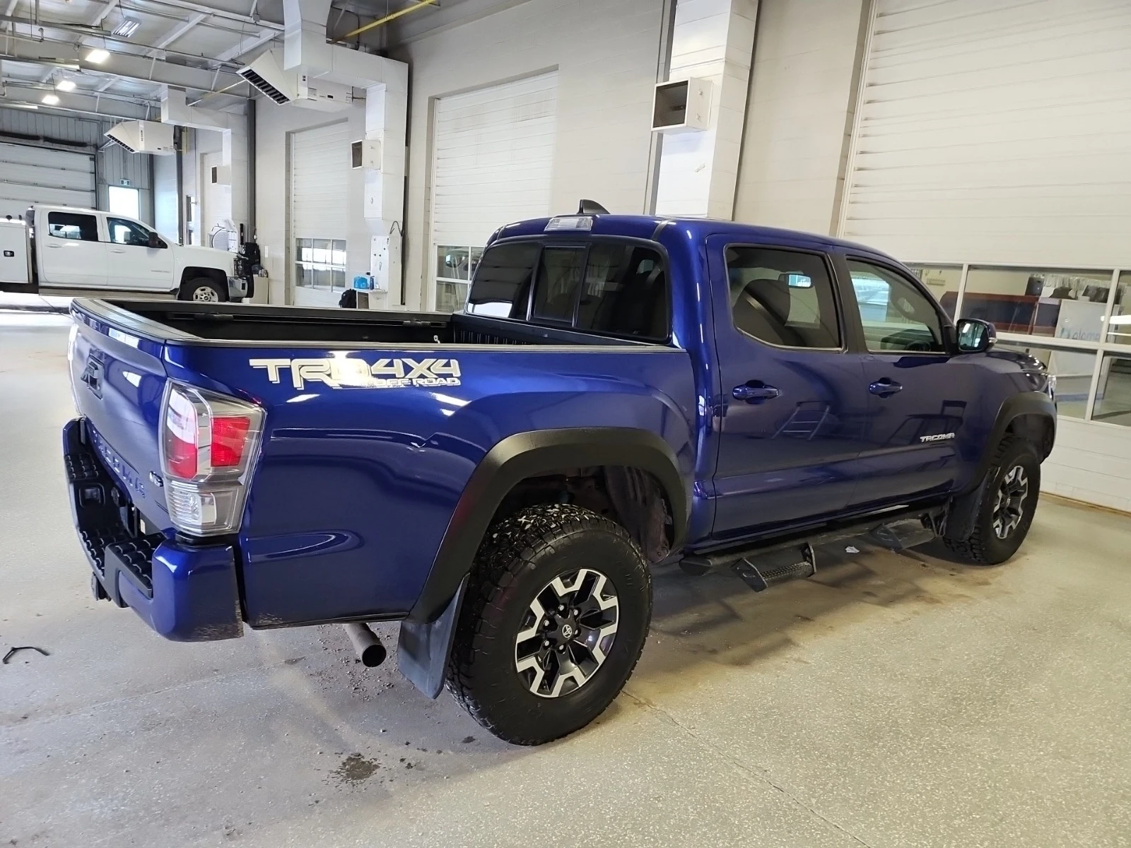 Toyota Tacoma * NIGHTSHADE CREW CAB SHORT BED* Aвтокредит* CarFa - изображение 5