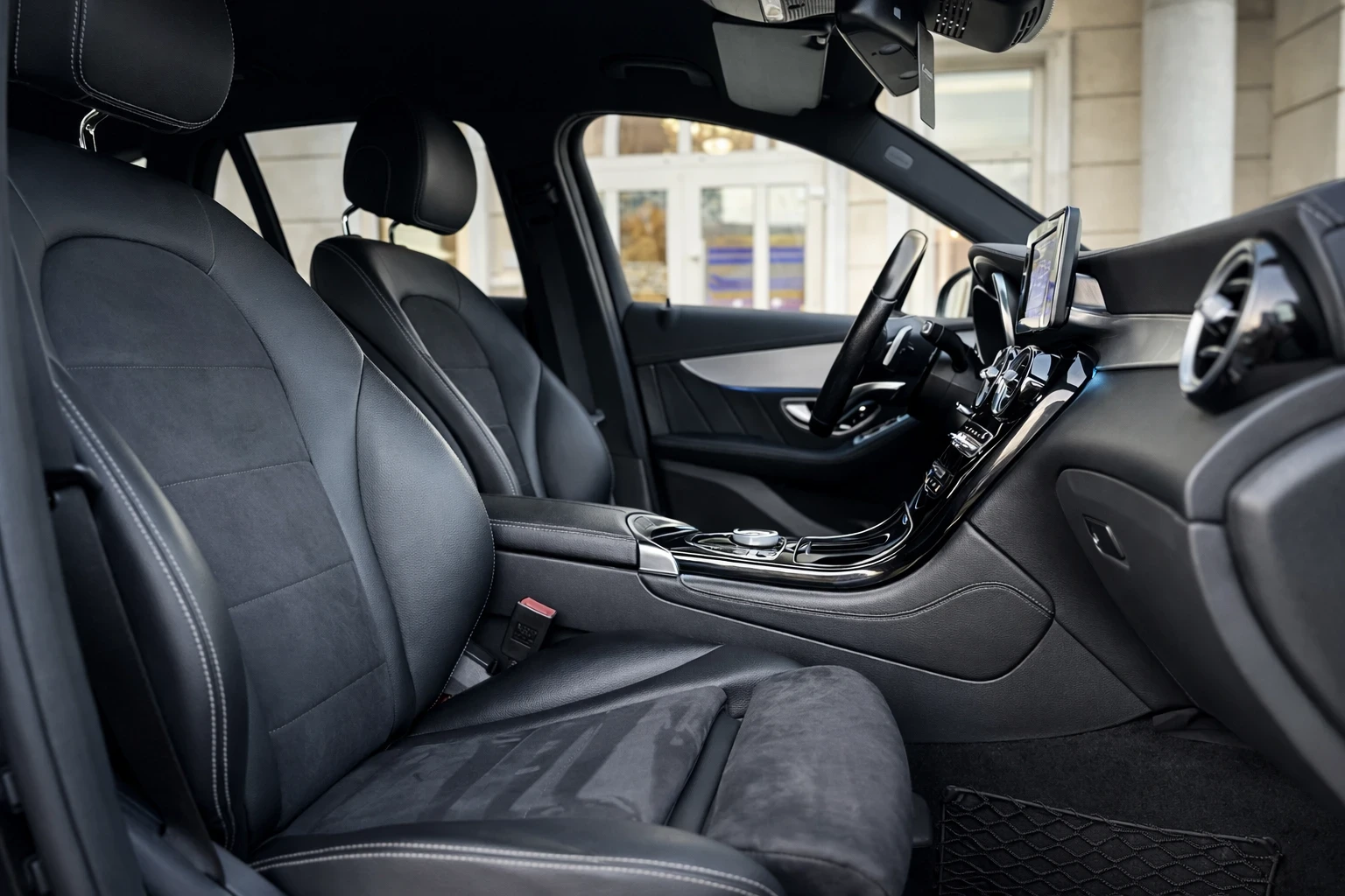 Mercedes-Benz GLC 250 AMG::360::ОБСЛУЖЕНА::ПЪЛНА ИСТОРИЯ МЕРЦЕДЕС::, снимка 10 - Автомобили и джипове - 53918809