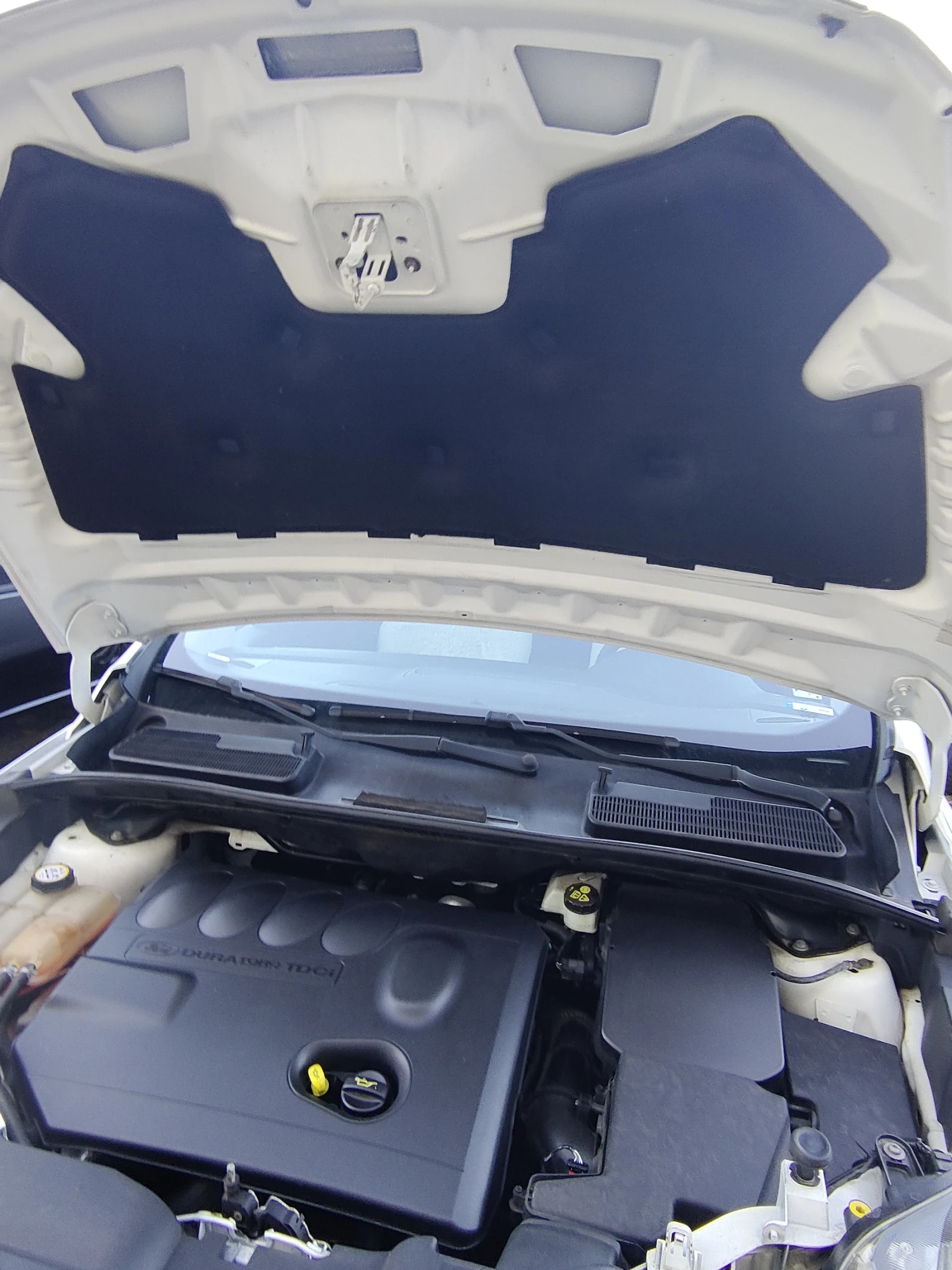 Ford Kuga 2.0, снимка 15 - Автомобили и джипове - 54624562
