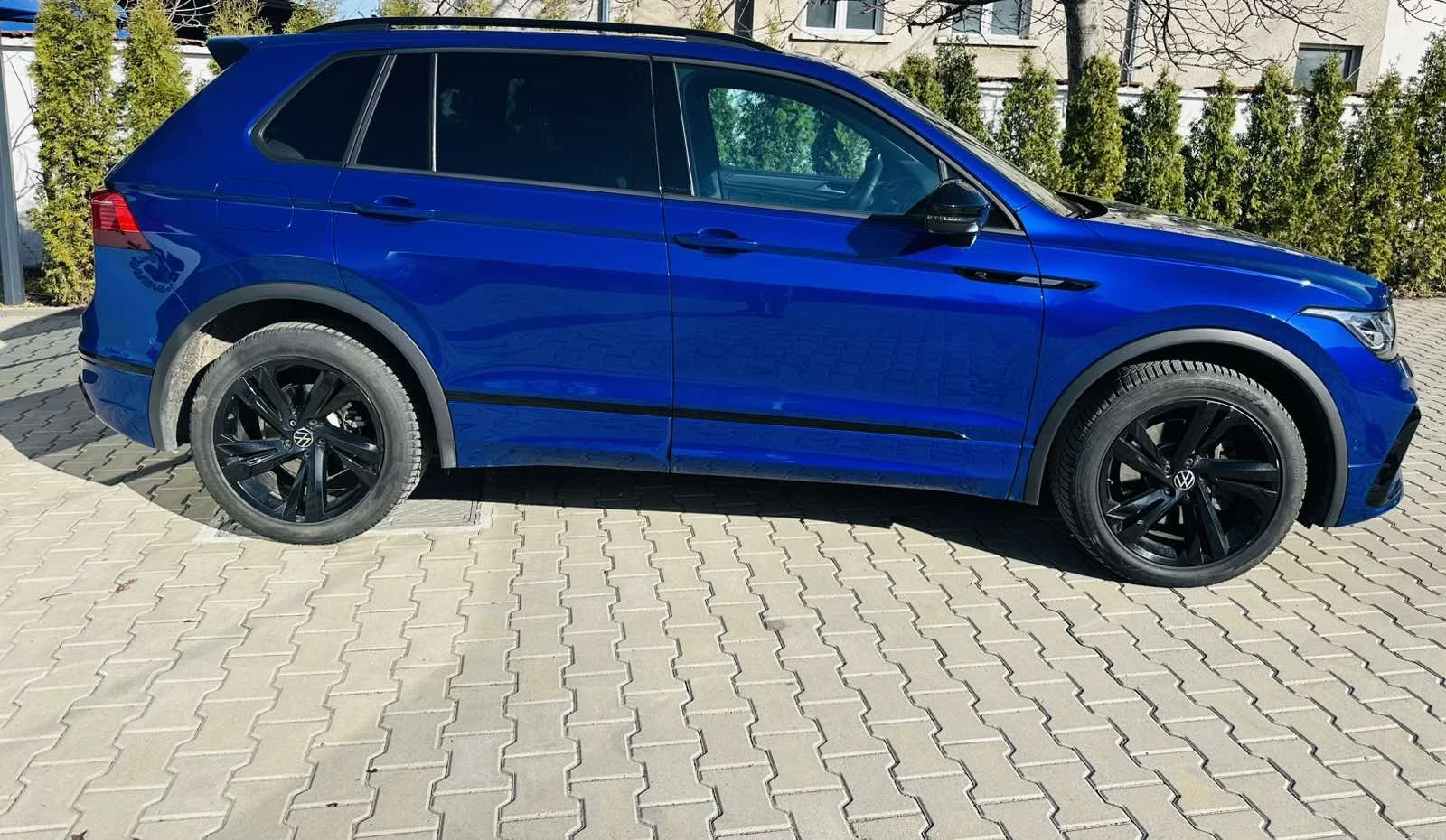 VW Tiguan 2.0i/R-LINE/4X4, снимка 3 - Автомобили и джипове - 55901040