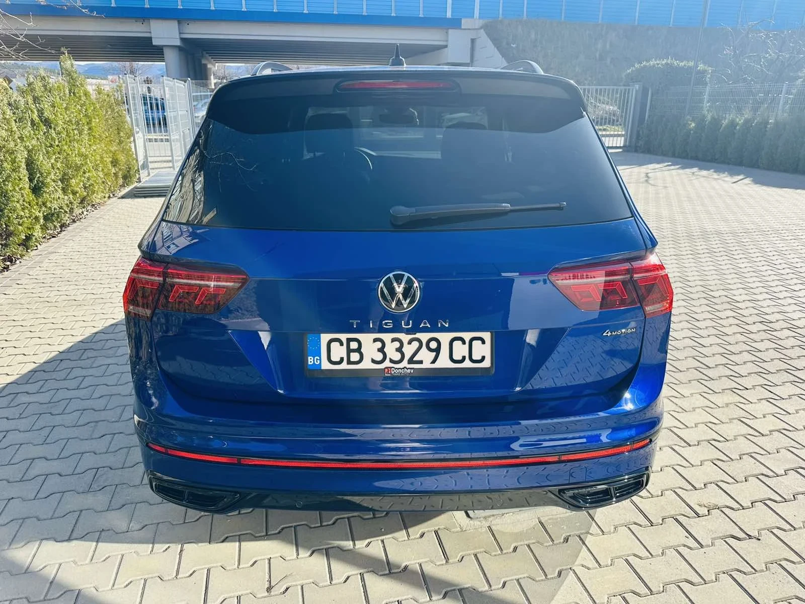 VW Tiguan 2.0i/R-LINE/4X4, снимка 5 - Автомобили и джипове - 55901040