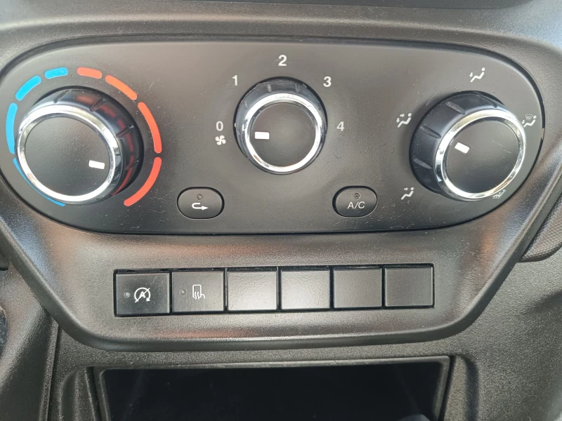 Iveco Daily 35s12 2020г. Euro6, снимка 11 - Бусове и автобуси - 52402016