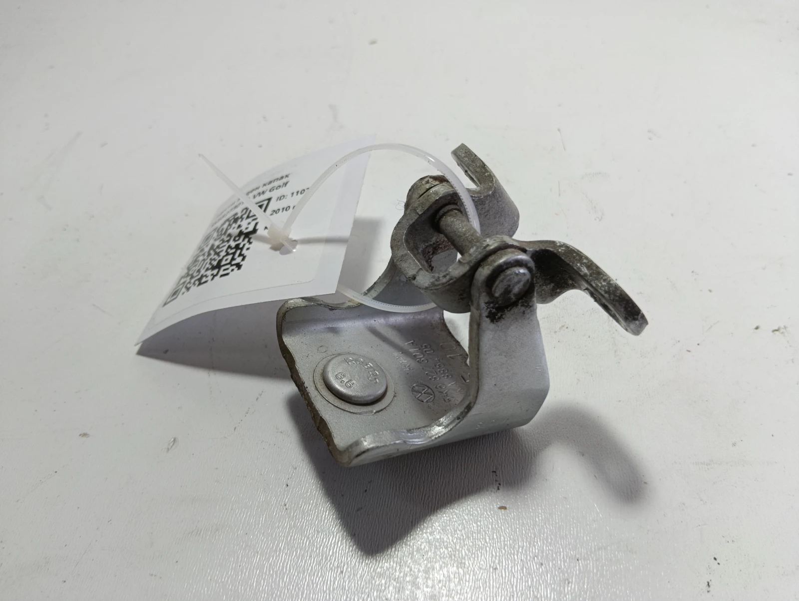 панти заден капак 5K6827301A VW Golf