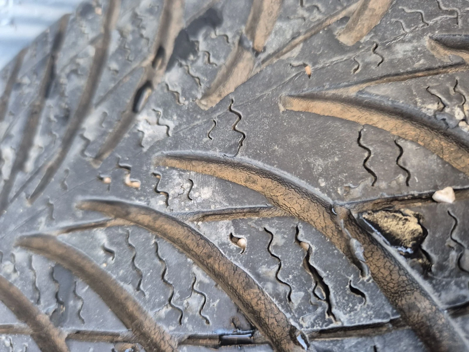 Гуми с джанти Goodyear 195/65R15, снимка 2 - Гуми и джанти - 53897105