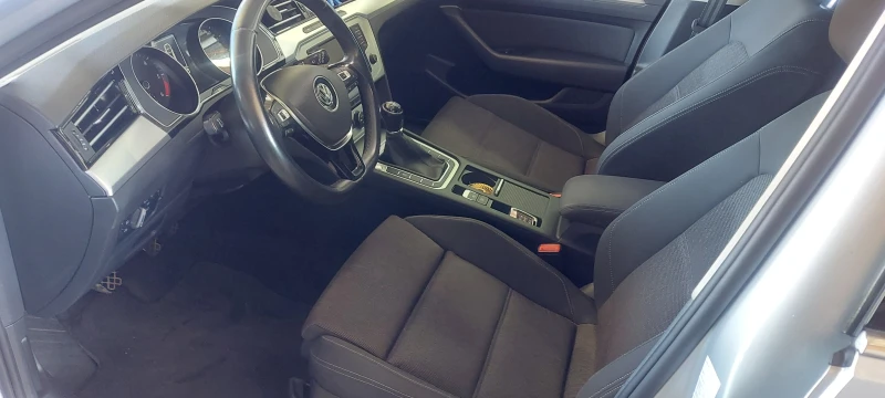 VW Passat 2.0TDI, снимка 16 - Автомобили и джипове - 48673364