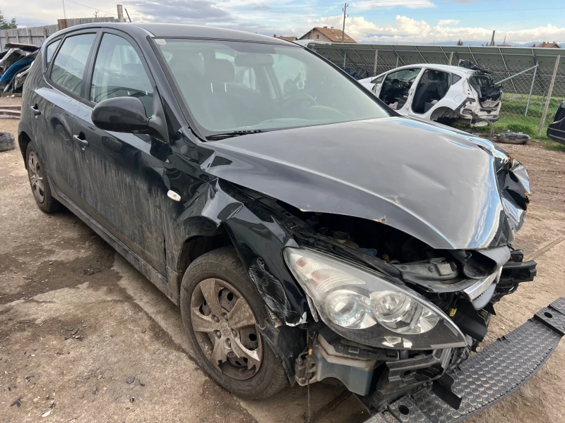Hyundai I30 1.4i 16v, снимка 4 - Автомобили и джипове - 49679199