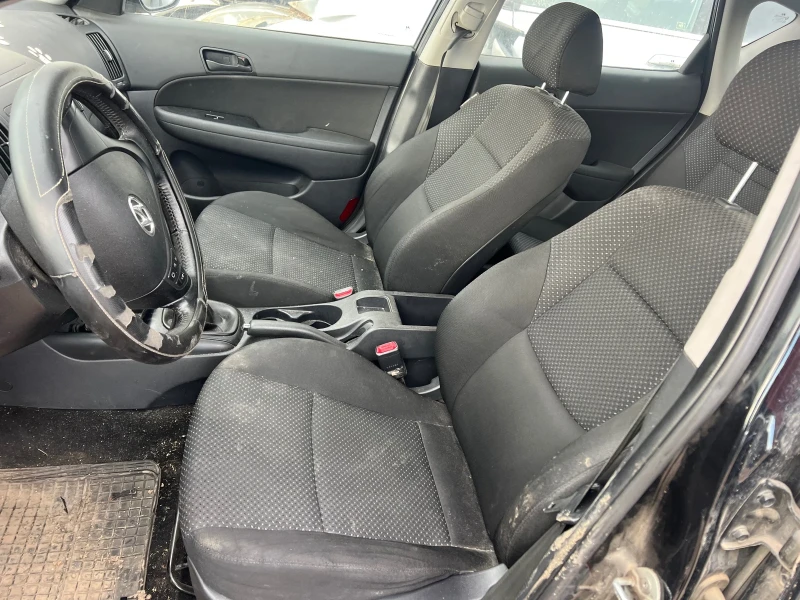 Hyundai I30 1.4i 16v, снимка 6 - Автомобили и джипове - 49679199