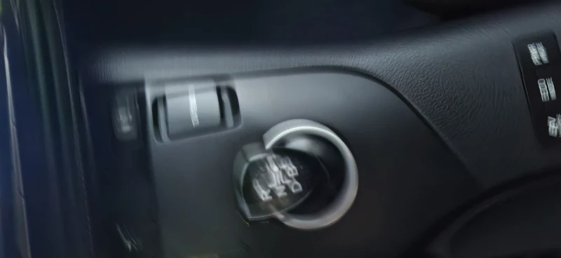 Toyota Auris 1.8HIBRID, снимка 10 - Автомобили и джипове - 52176732