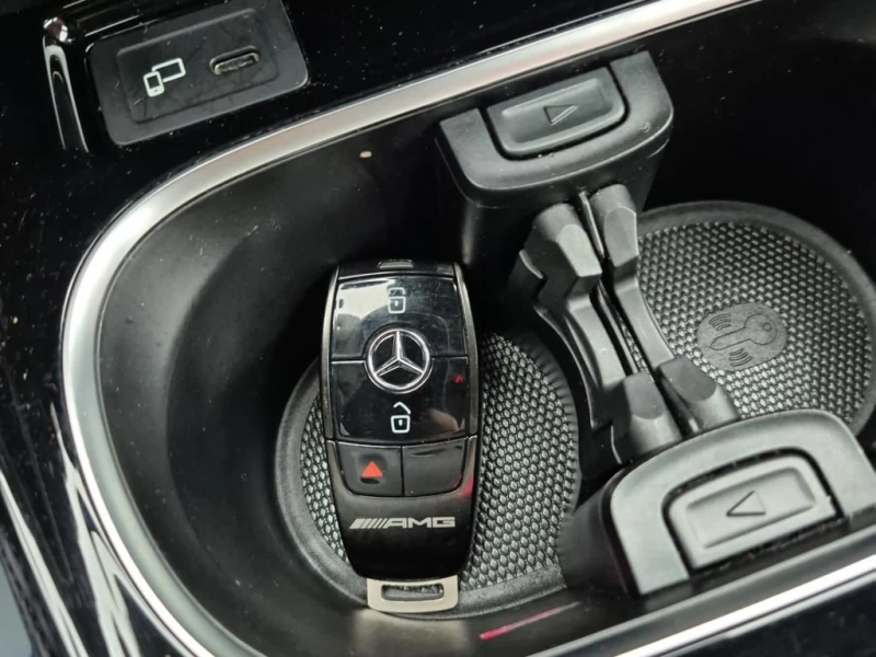 Mercedes-Benz A 35 * AMG * CARFAX * БЕЗ ПЪРВОНАЧАЛНА ВНОСКА, снимка 8 - Автомобили и джипове - 52663310