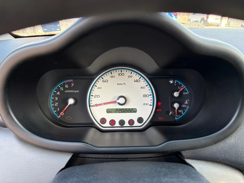 Hyundai I10, снимка 12 - Автомобили и джипове - 53589633