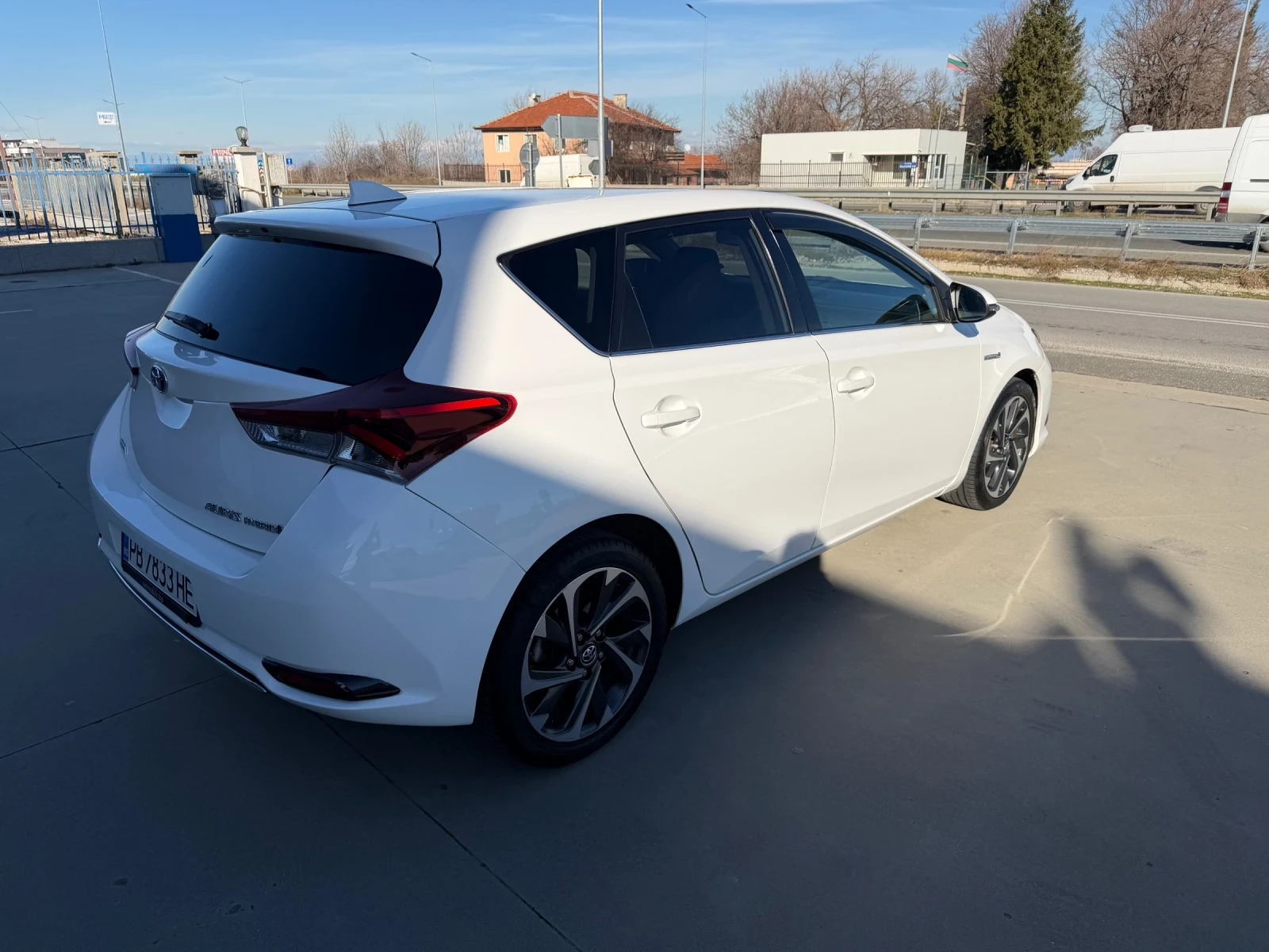 Toyota Auris Facelift hibryd - изображение 4
