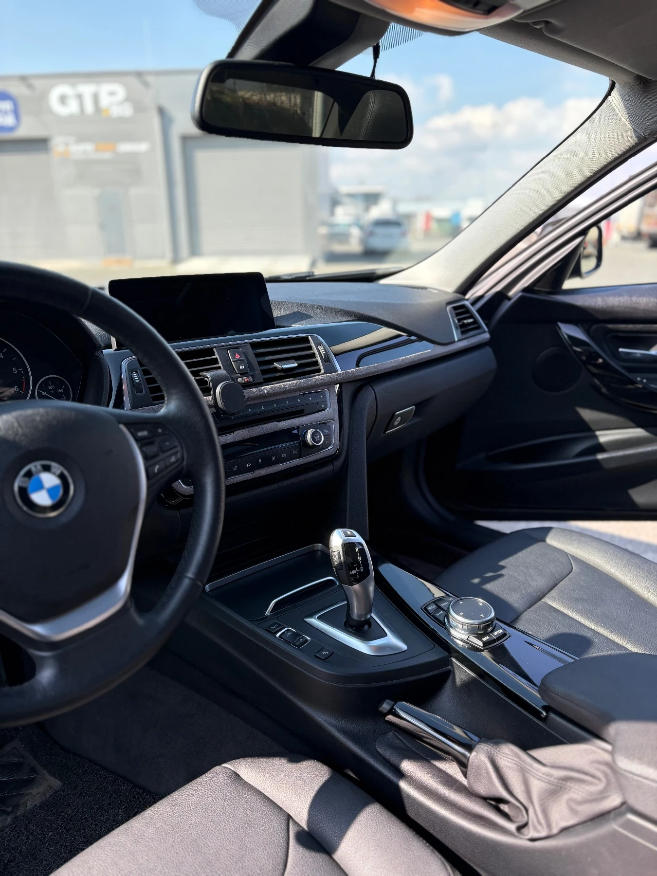 BMW 320 BMW 320d xDrive M Sport Package, снимка 15 - Автомобили и джипове - 53858844