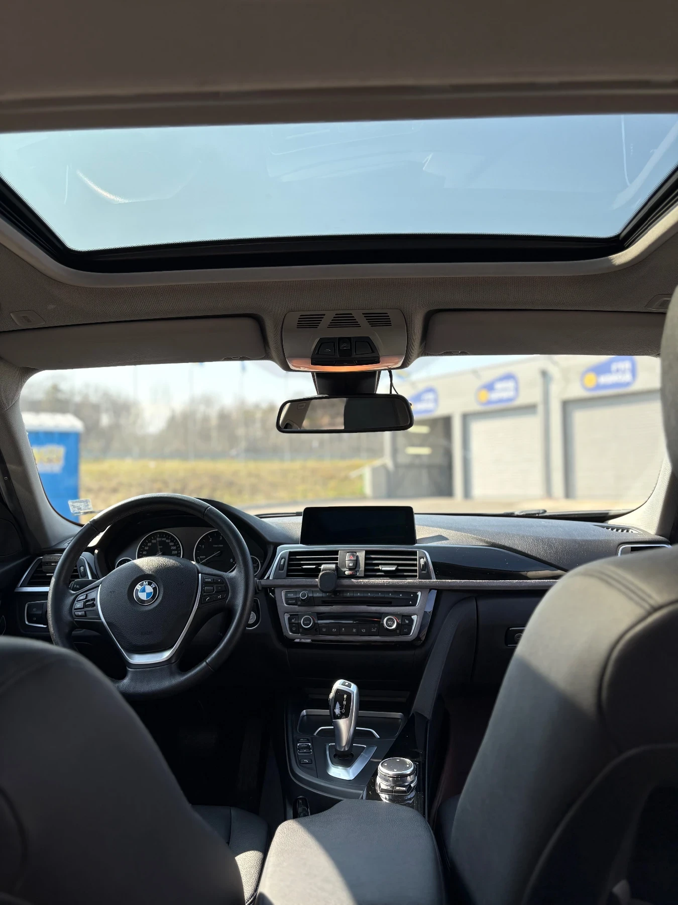 BMW 320 BMW 320d xDrive M Sport Package, снимка 11 - Автомобили и джипове - 53858844