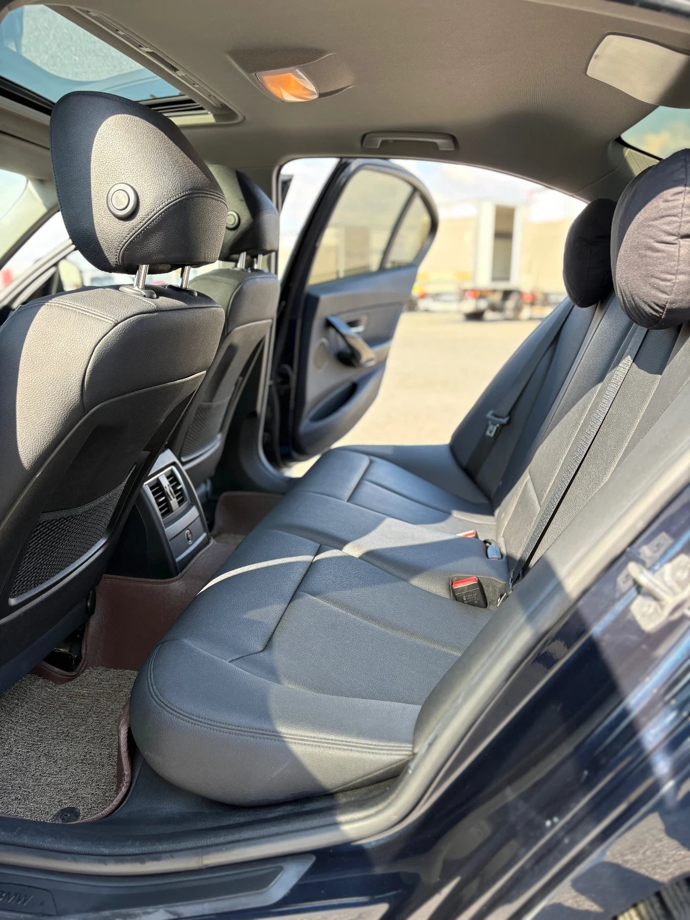 BMW 320 BMW 320d xDrive M Sport Package, снимка 13 - Автомобили и джипове - 53858844