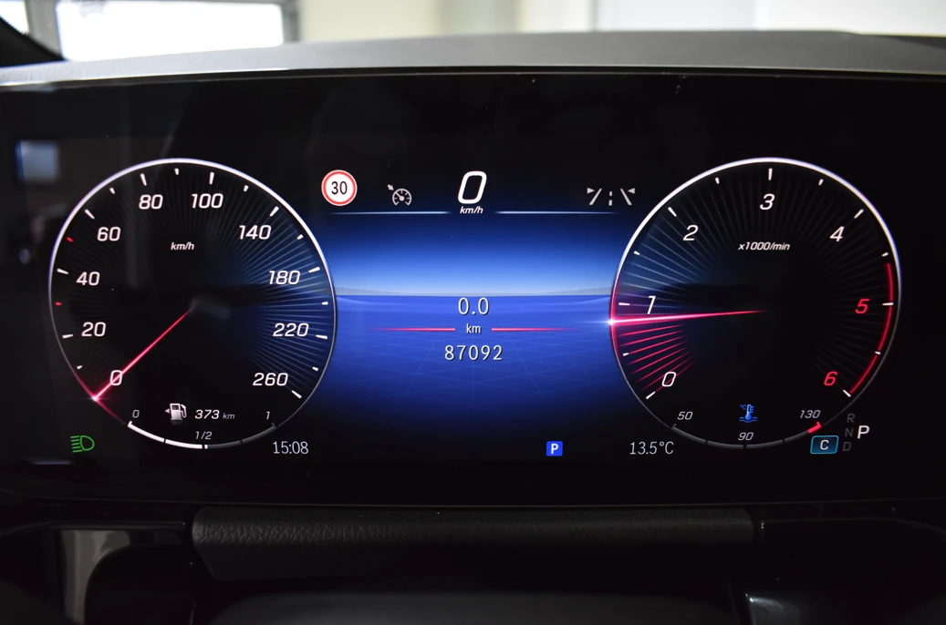 Mercedes-Benz GLA 180 d AMG Line, снимка 13 - Автомобили и джипове - 54066059