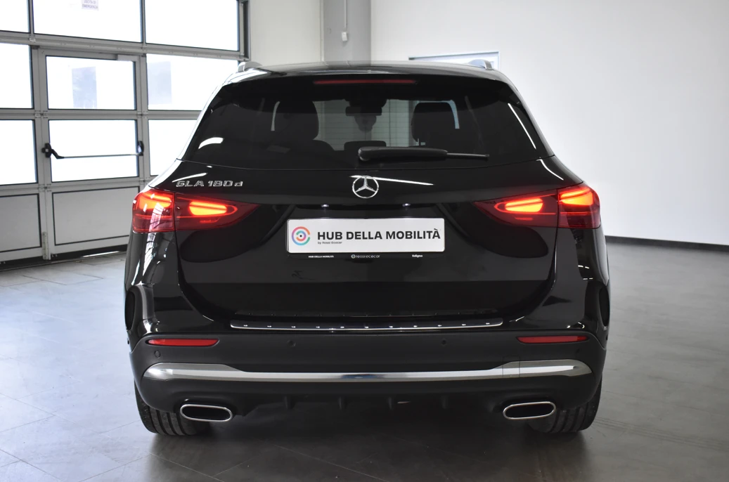 Mercedes-Benz GLA 180 d AMG Line, снимка 11 - Автомобили и джипове - 54066059