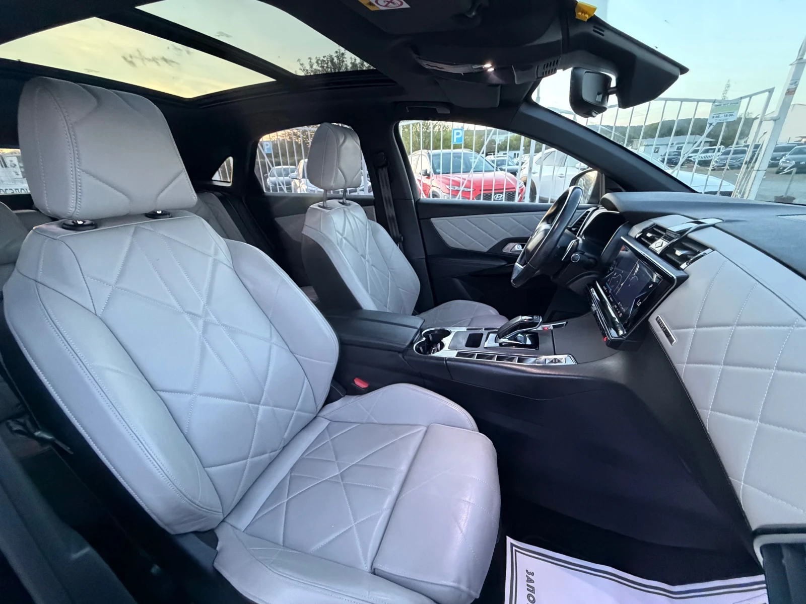 DS DS 7 RIVOLI / 4X4 / PHEV / ПАНОРАМА / КОЖА / ДИСТРОНИК, снимка 11 - Автомобили и джипове - 54347671