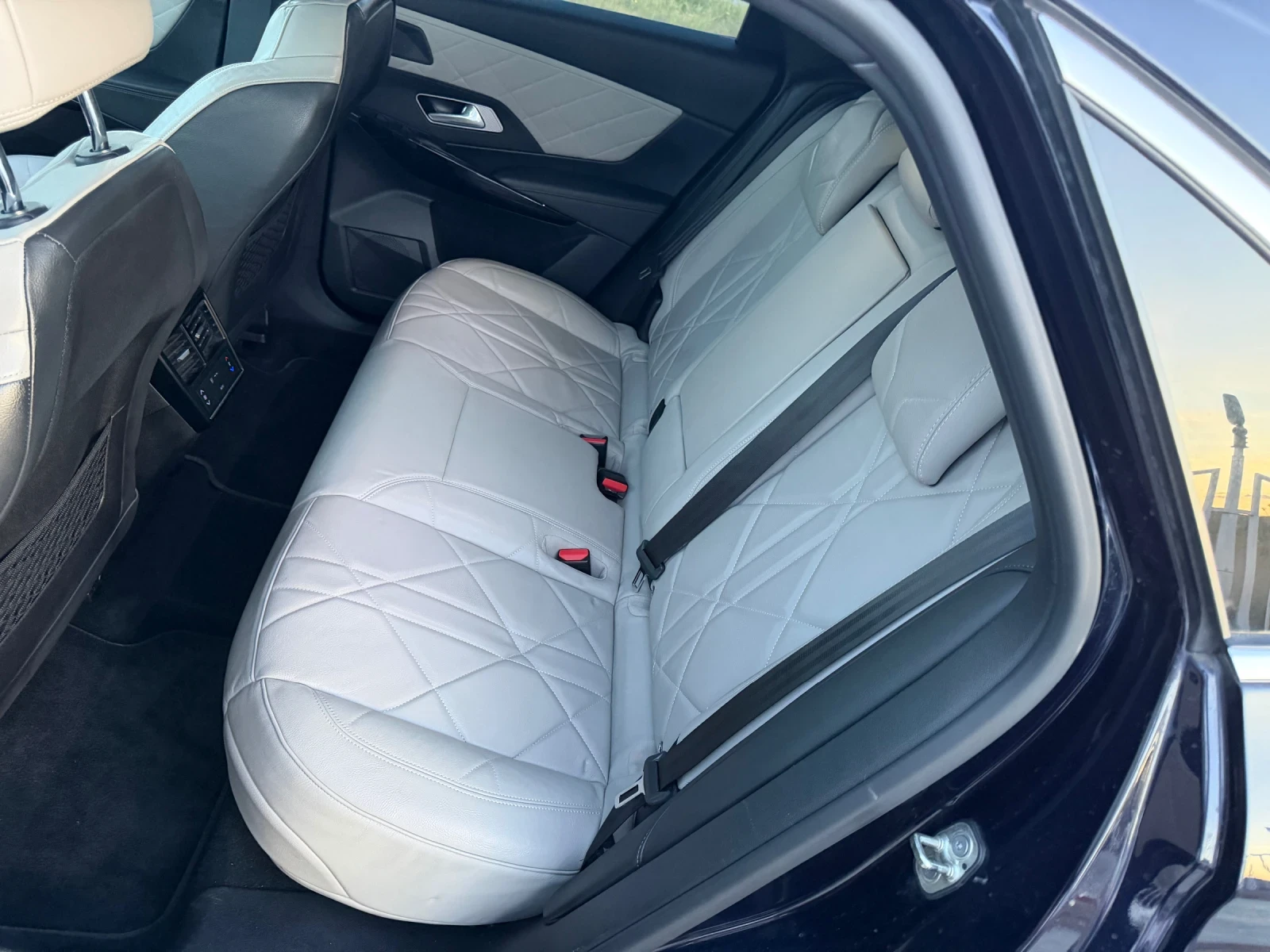 DS DS 7 RIVOLI / 4X4 / PHEV / ПАНОРАМА / КОЖА / ДИСТРОНИК, снимка 12 - Автомобили и джипове - 54347671