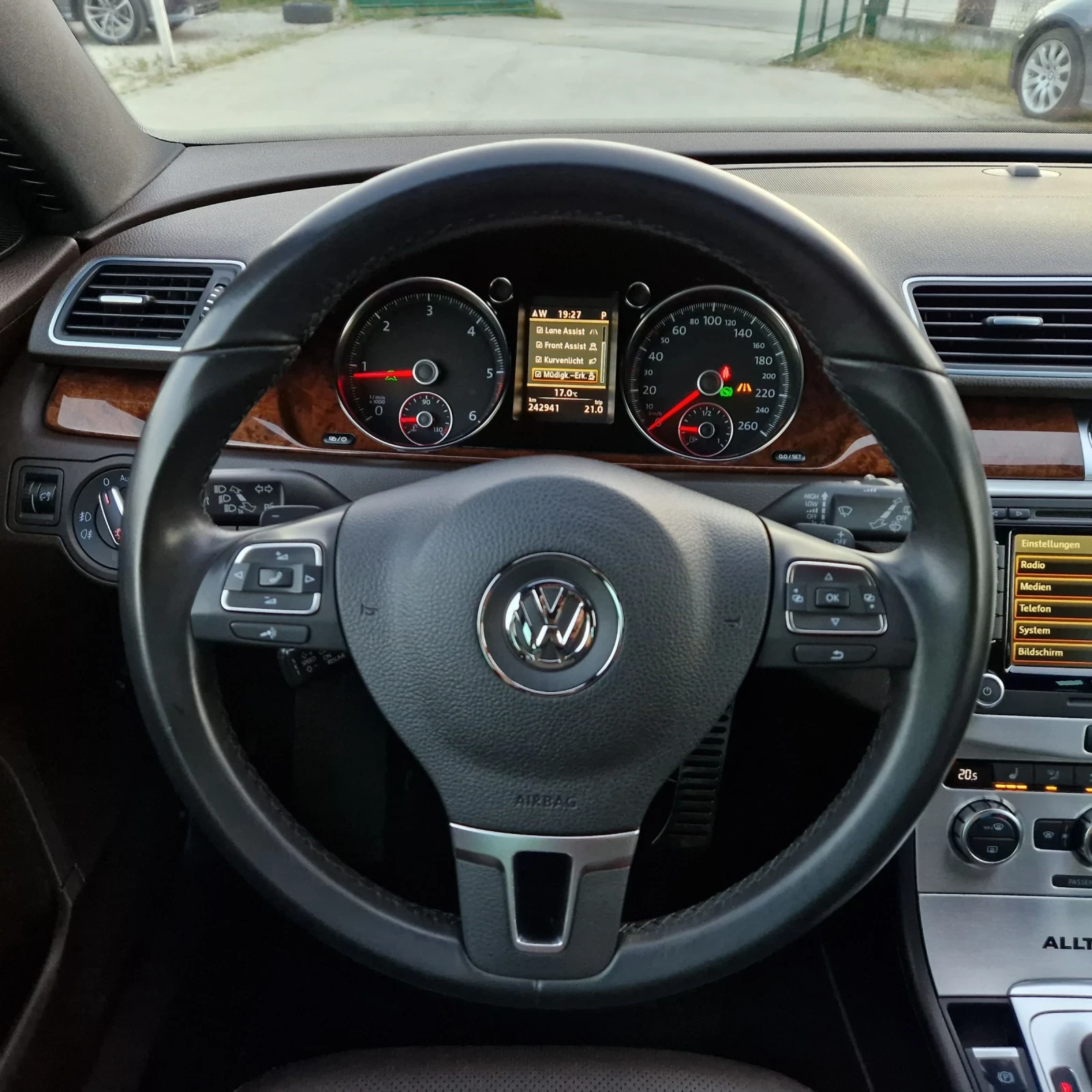 VW Passat 2.0TDi 177k.4X4 ДИСТРОНИК/МАСАЖ/КЕЙЛЕС/ ШВЕЙЦАРИЯ , снимка 15 - Автомобили и джипове - 54559455
