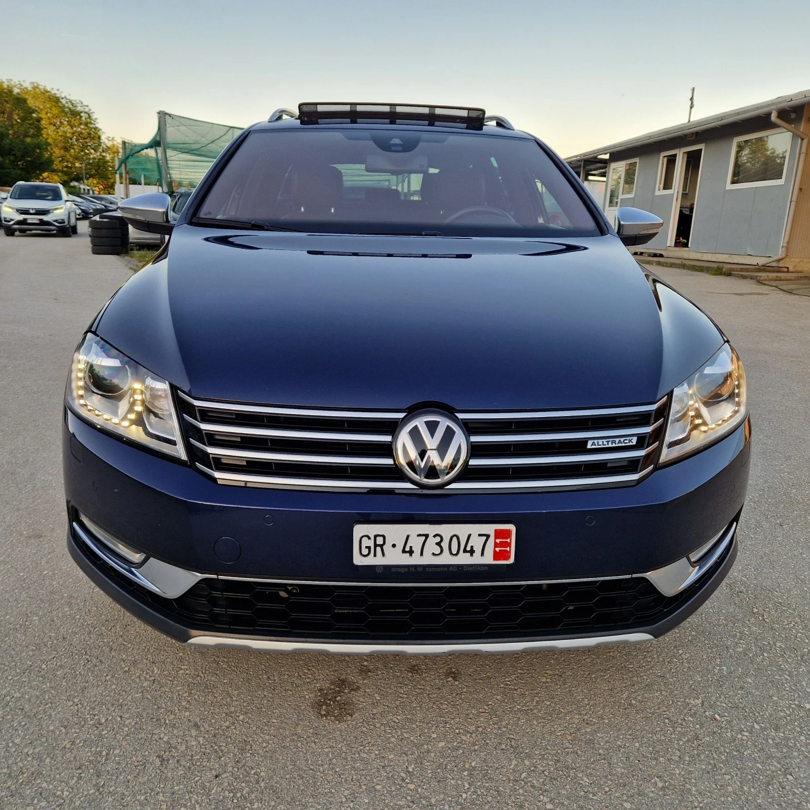 VW Passat 2.0TDi 177k.4X4 ДИСТРОНИК/МАСАЖ/КЕЙЛЕС/ ШВЕЙЦАРИЯ , снимка 2 - Автомобили и джипове - 54559455