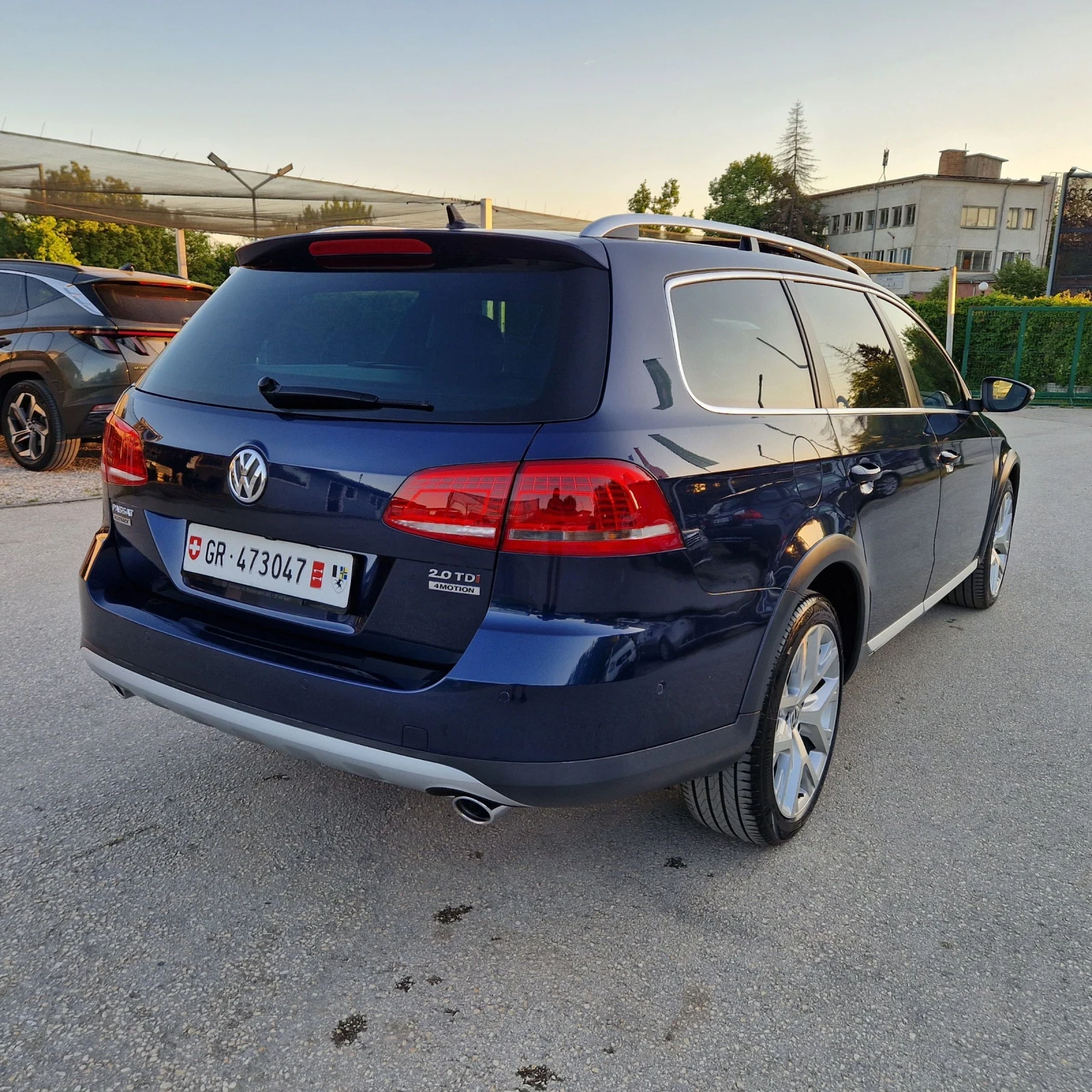VW Passat 2.0TDi 177k.4X4 ДИСТРОНИК/МАСАЖ/КЕЙЛЕС/ ШВЕЙЦАРИЯ , снимка 6 - Автомобили и джипове - 54559455