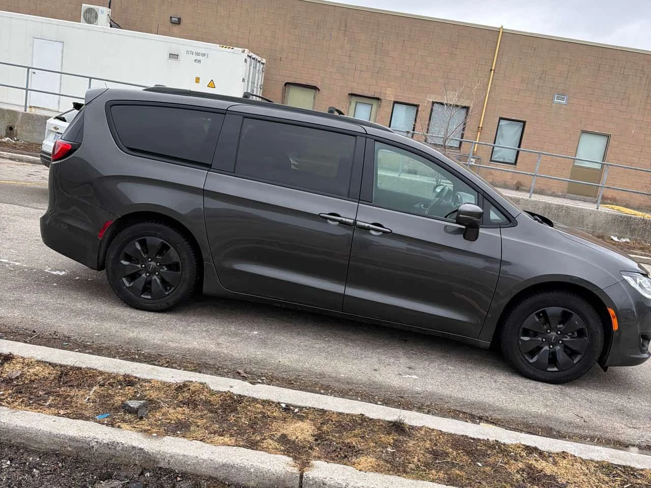 Chrysler Pacifica * Limited * 360 * ОБДУХВАНЕ * NAVI * ПАМЕТ, снимка 3 - Автомобили и джипове - 54586301