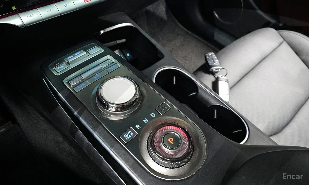 Genesis GV70 2.5* 2WD* DISTRONIC* LANE ASSIST* ПОДГРЕВ* КАМЕРА, снимка 14 - Автомобили и джипове - 54812155