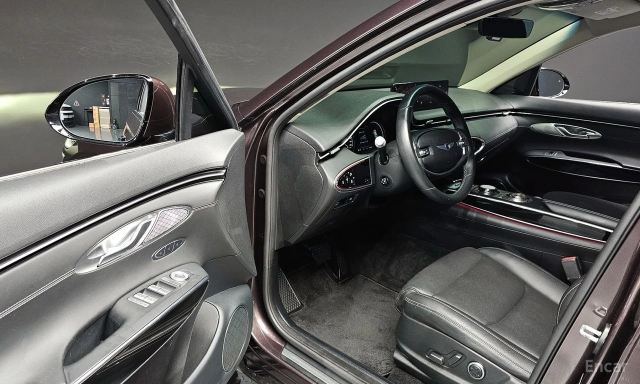 Genesis GV70 2.5* 2WD* DISTRONIC* LANE ASSIST* ПОДГРЕВ* КАМЕРА, снимка 8 - Автомобили и джипове - 54812155