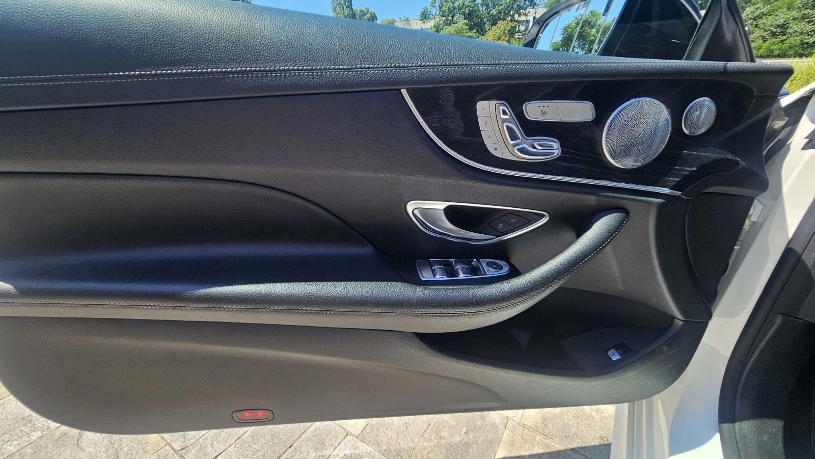 Mercedes-Benz E 220 d 4MATIC Coupe, снимка 12 - Автомобили и джипове - 55032599