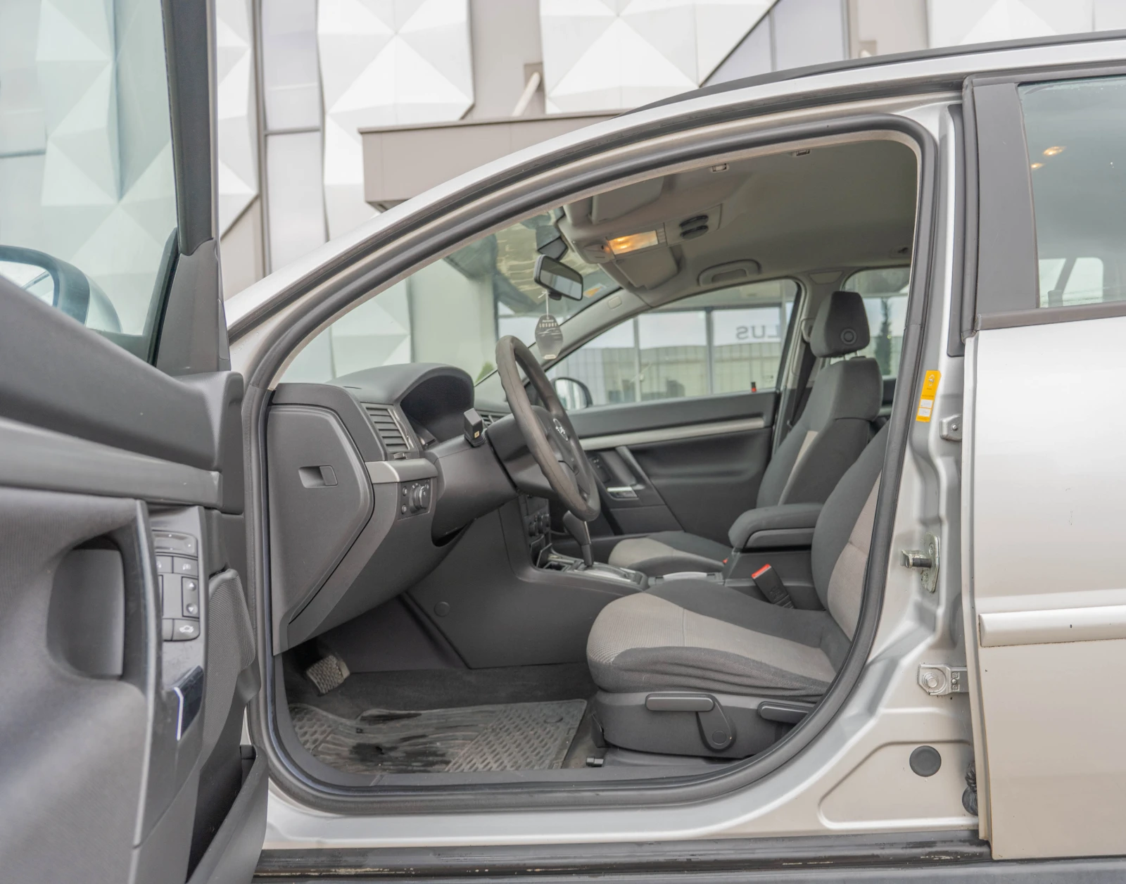 Opel Vectra 2.2 DTI 125 кс, снимка 8 - Автомобили и джипове - 55213354