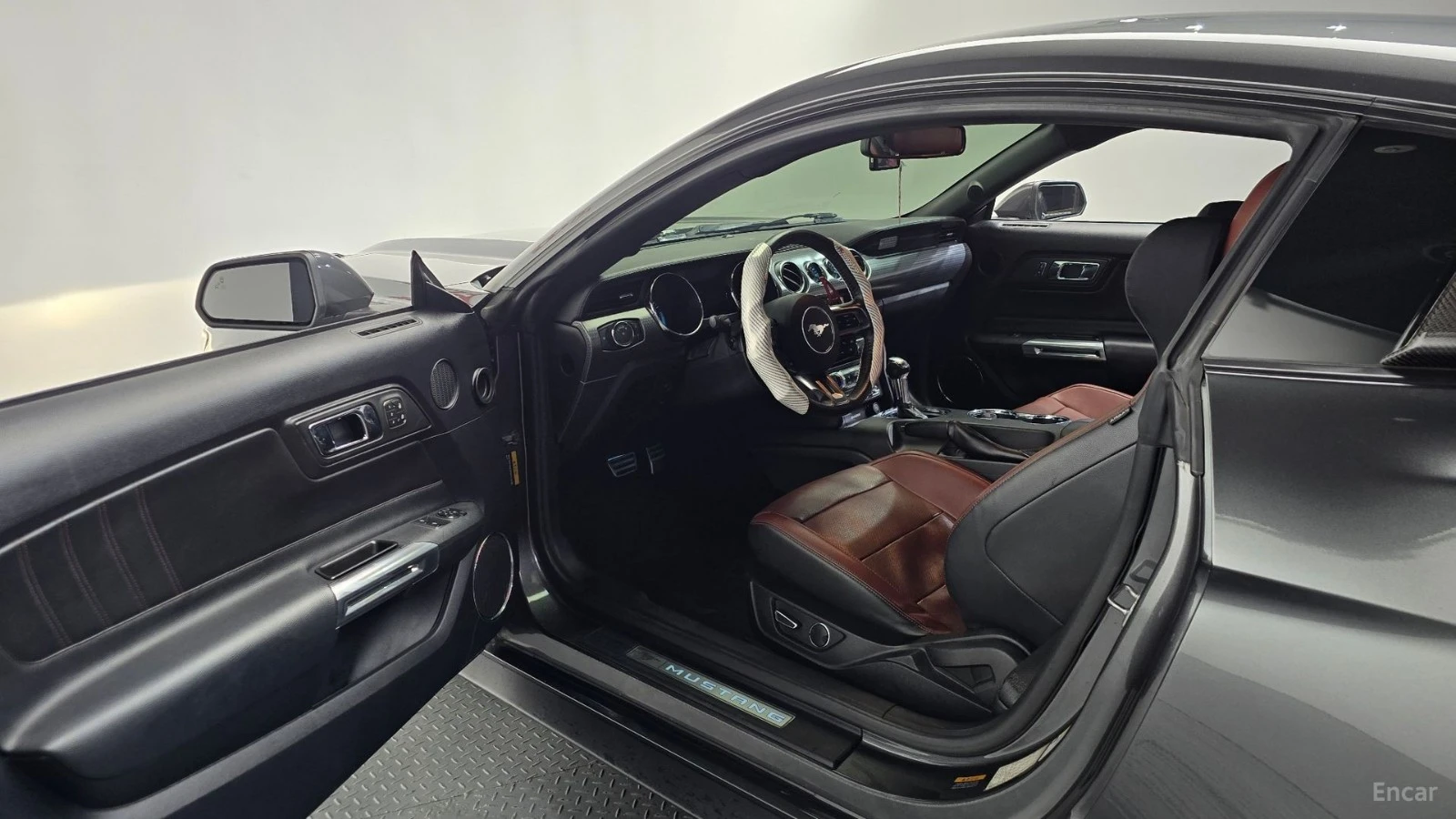 Ford Mustang 2.3* ECOBOOST* DISTRONIC* ОБДУХВАНЕ* ПОДГРЕВ* , снимка 6 - Автомобили и джипове - 55588166