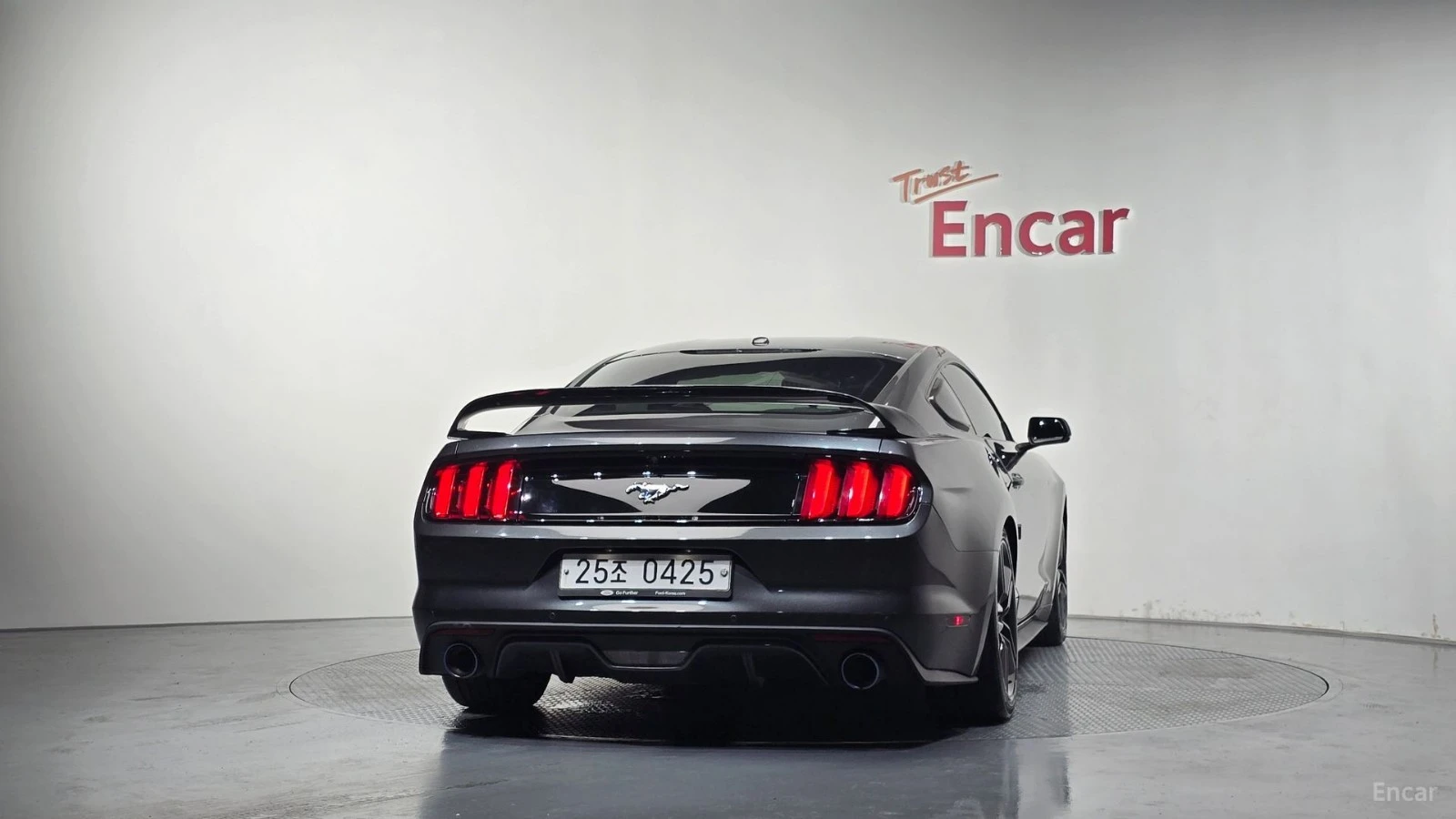 Ford Mustang 2.3* ECOBOOST* DISTRONIC* ОБДУХВАНЕ* ПОДГРЕВ* , снимка 4 - Автомобили и джипове - 55588166
