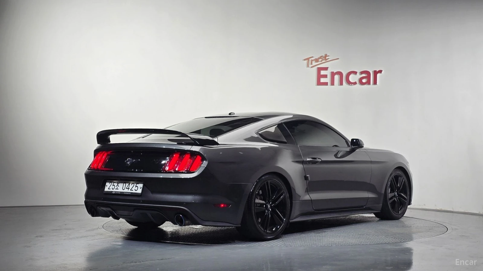 Ford Mustang 2.3* ECOBOOST* DISTRONIC* ОБДУХВАНЕ* ПОДГРЕВ* , снимка 3 - Автомобили и джипове - 55588166
