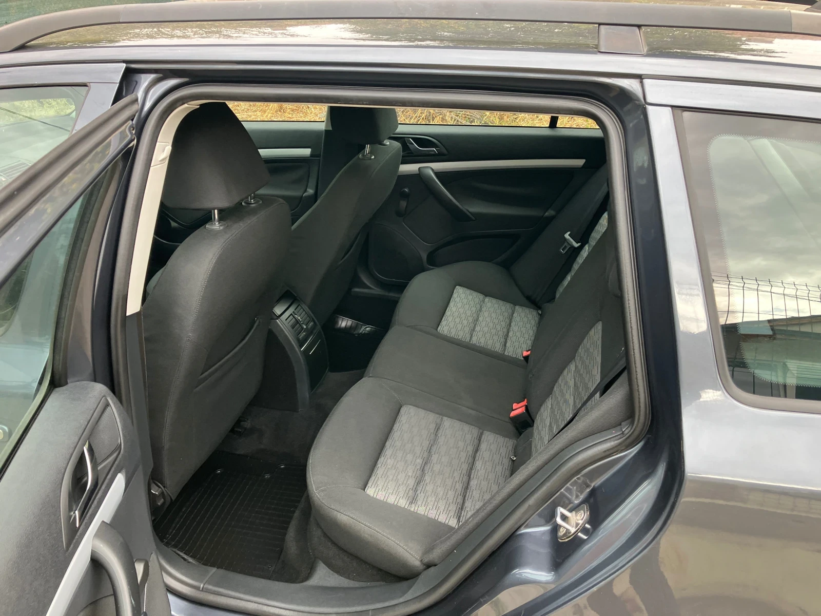 Skoda Octavia 1, 6 MPi, снимка 7 - Автомобили и джипове - 56431048
