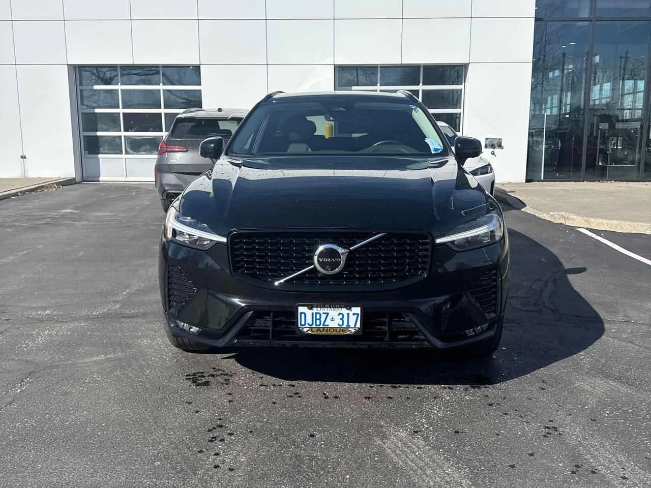 Volvo XC60 | Plus Dark Theme | ПАНОРАМА | ПОДГРЕВ | ДВА КЛЮЧА, снимка 6 - Автомобили и джипове - 54413351