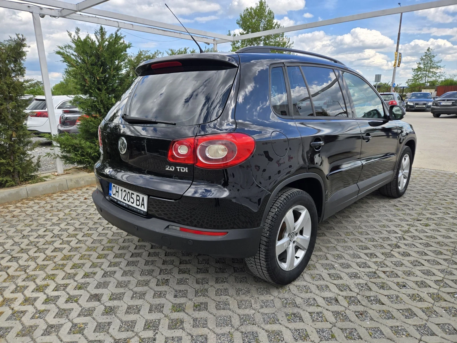 VW Tiguan 2.0TDI-140кс= АВТОМАТ= 4MOTION= ПАРКТРОНИК, снимка 3 - Автомобили и джипове - 54555446