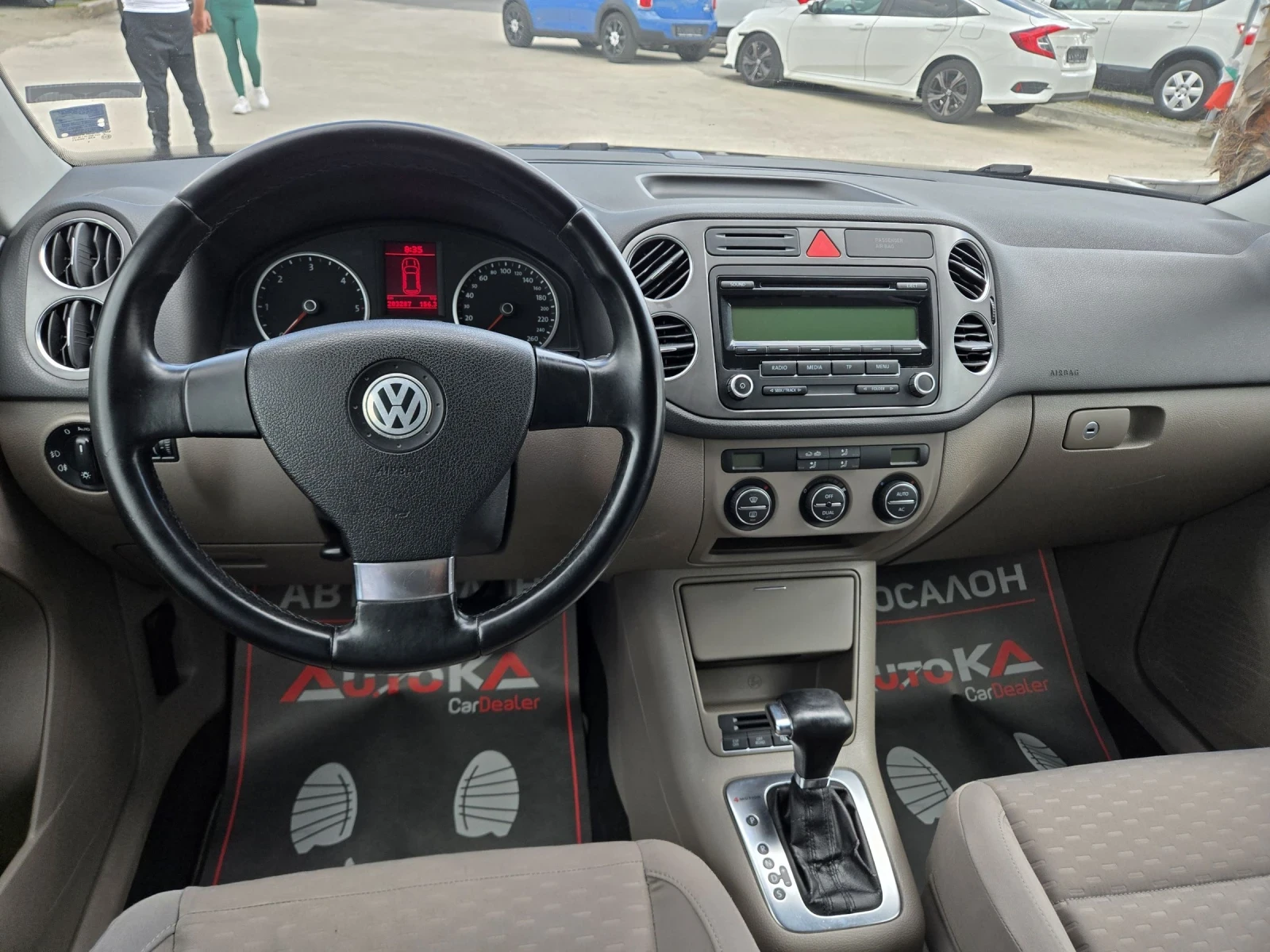 VW Tiguan 2.0TDI-140кс= АВТОМАТ= 4MOTION= ПАРКТРОНИК, снимка 11 - Автомобили и джипове - 54555446