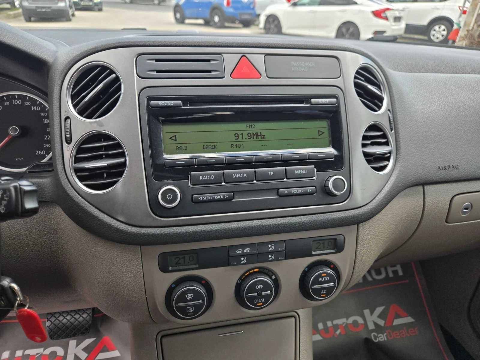 VW Tiguan 2.0TDI-140кс= АВТОМАТ= 4MOTION= ПАРКТРОНИК, снимка 16 - Автомобили и джипове - 54555446